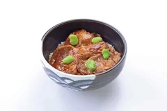 十勝ぶた丼(味噌汁、サラダ付き)