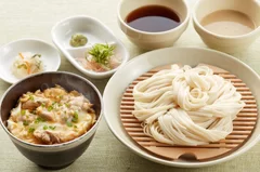 秋田無限堂 稲庭うどん＆比内地鶏の親子丼